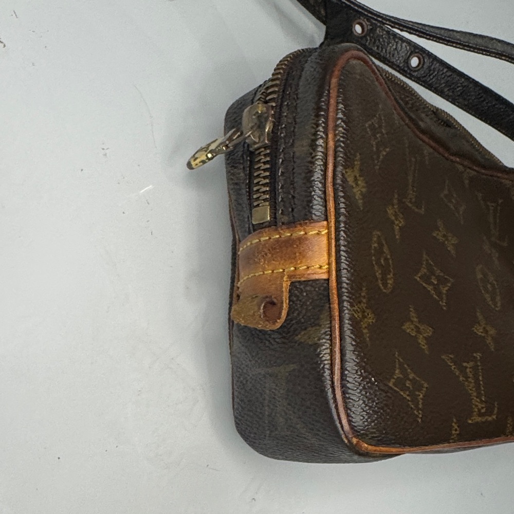 Louis Vuitton Pochette Marley Bandoulière – Monogram - tear near zipper & strap - Picture 5 of 15